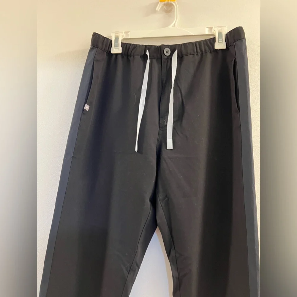 16. FIGS PISCO PANELED CLASSIC SCRUB PANT